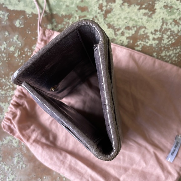 Miu Miu gray vitello shine (calfskin) matelasse tri-fold wallet - Picture 8 of 13